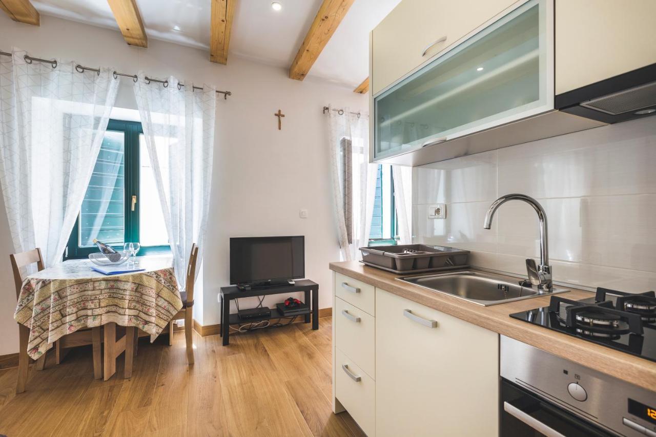 Vinea Apartmani Umag, Ulica G Garibaldia 2 Luaran gambar